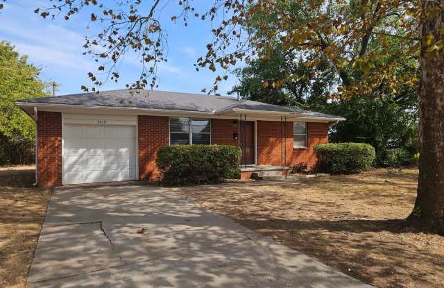 (2) Bed/(1) Bath Walking Distance to OU Campus Avail NOW! Gallery 1
