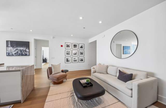 363 E Wacker Drive Gallery 4