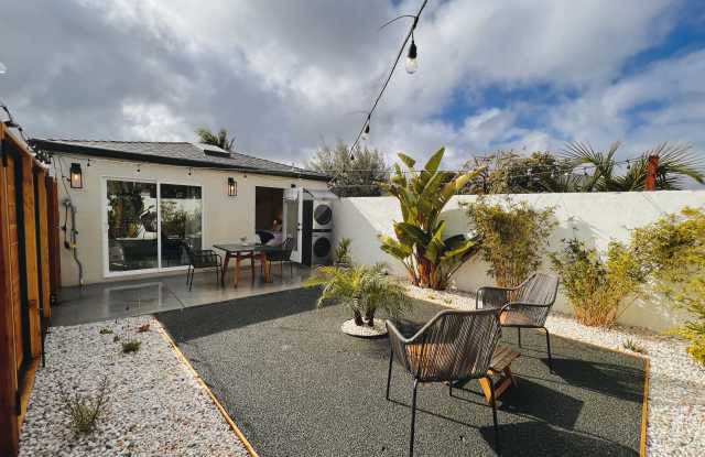 4592 Winona Avenue Gallery 1
