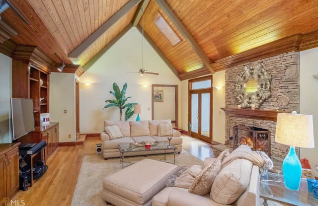 4590 Northside - 4590 Northside Dr, Sandy Springs, GA 30327