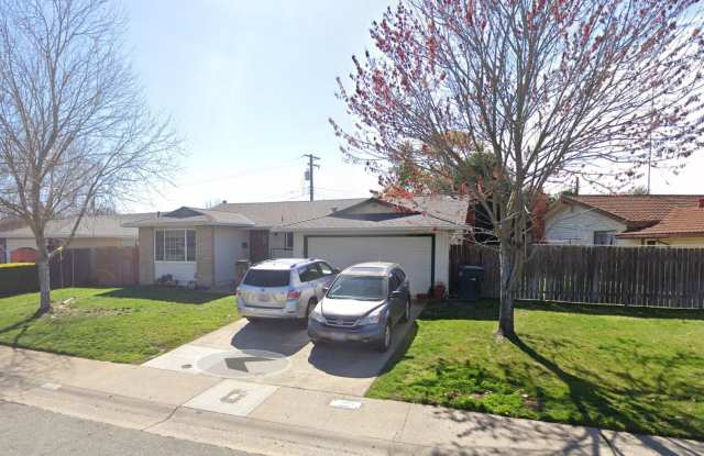 Adorable 4/2 With GREAT Backyard. Gardener Included!!!! Please read ENTIRE ad before contacting agent! photos photos