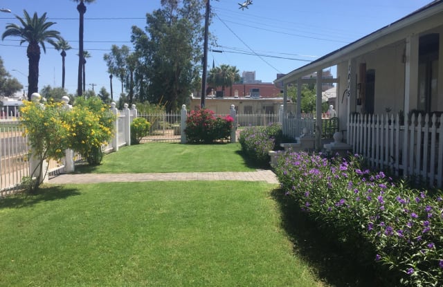 1015 W WOODLAND Avenue - 1015 West Woodland Avenue, Phoenix, AZ 85007