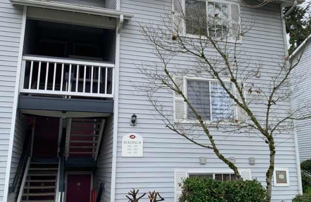 Beautiful 1 bed 1 bath top floor Walkers run condo in Newcastle photos photos
