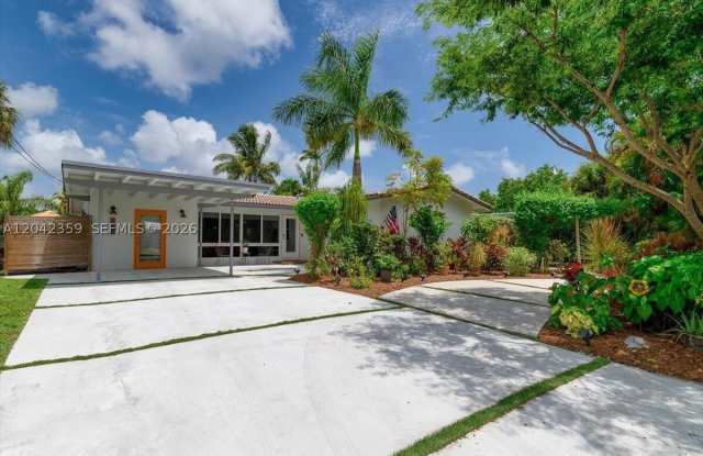 1521 SW 5th Ct Gallery 3