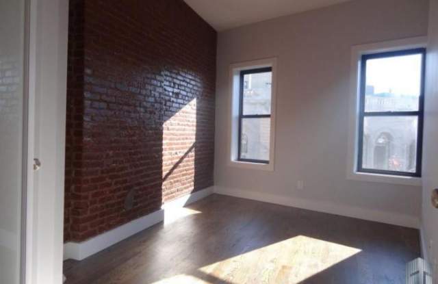 58-25 Myrtle Avenue Gallery 4