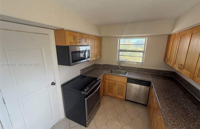 1540 NE 191st St photos photos 1540 NE 191st St photos photos