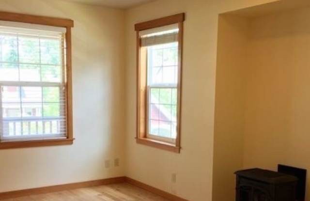 758 Daylily Lane Gallery 2