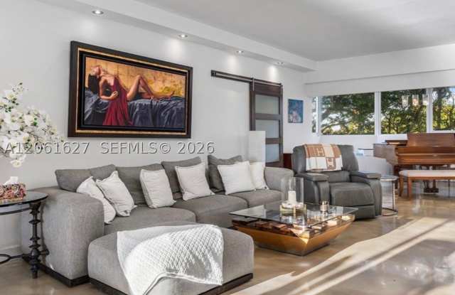 333 Sunset Dr Gallery 4