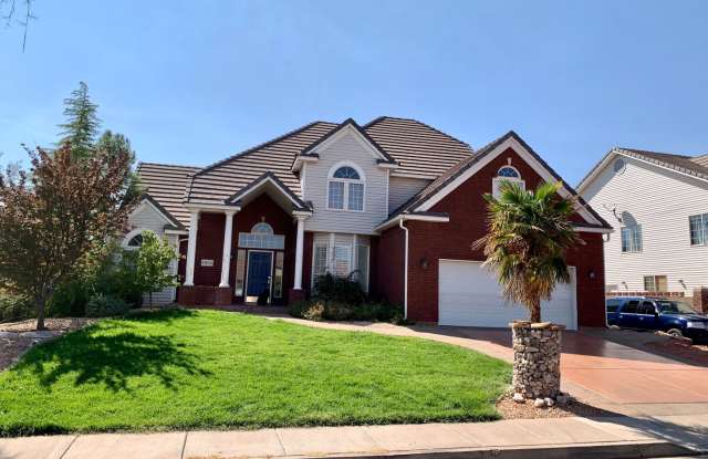 Large Home with Fully Fenced Yard photos photos