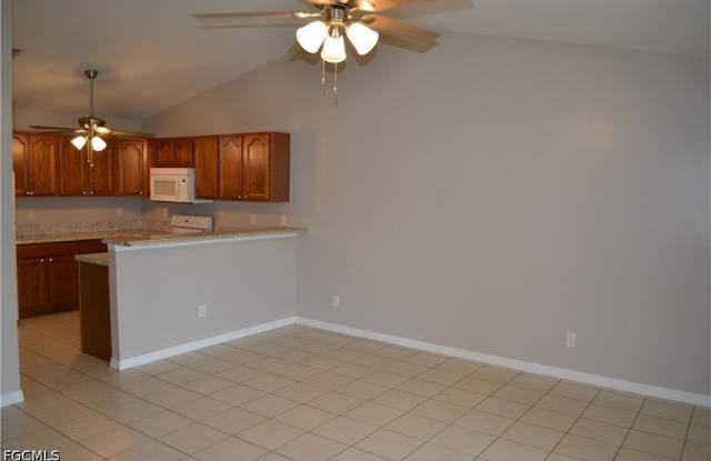 2304 NE 8th Place Gallery 2