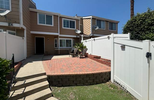 2 Bedroom Towhome for Rent in Sylmar. photos photos