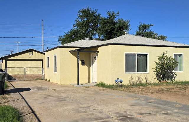 Modern Comfort Meets Style: Updated 2-Bedroom Gem with Spacious Backyard in Prime Yuma Location - 1710 South 11th Avenue, Yuma, AZ 85364 Modern Comfort Meets Style: Updated 2-Bedroom Gem with Spacious Backyard in Prime Yuma Location - 1710 South 11th Avenue, Yuma, AZ 85364