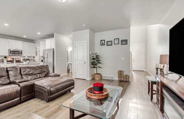 8136 S 5910 W Gallery 3