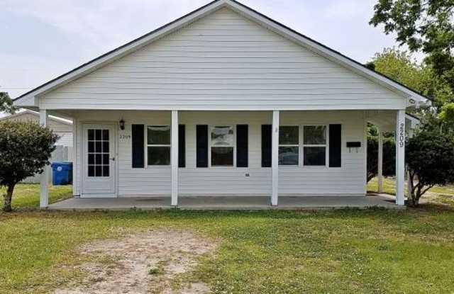 2209 Bay Street - 2209 Bay Street, Morehead City, NC 28557