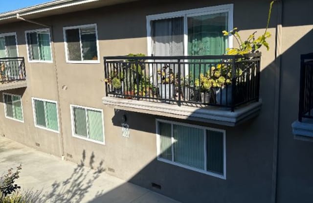 897 Center St 23 - 897 Center Street, Costa Mesa, CA 92627