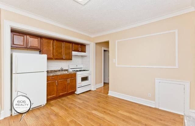 Beautiful Berwyn Apartments on Gunderson! photos photos