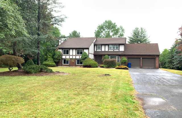 The Split Tudor - 21 Deanne Lynn Circle, Hartford County, CT 06095