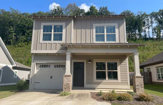 3 Bedroom Home with Garage and Fenced Backyard! Gallery 3