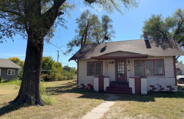 913 E Ave A - 913 East Avenue a, Hutchinson, KS 67501