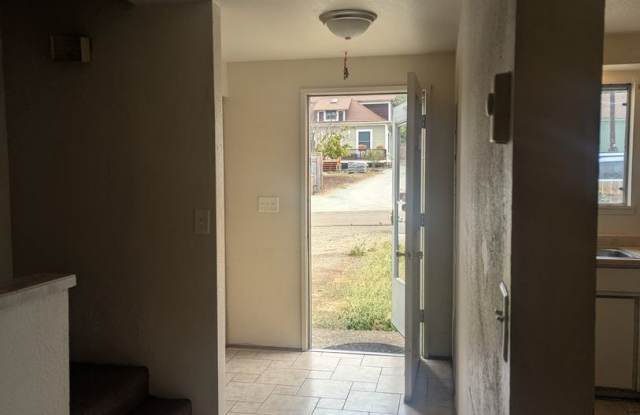 Cure 2 bd 1 ba house Gallery 3