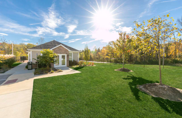 Parkway Oaks Townhomes and Duplexes Gallery 3