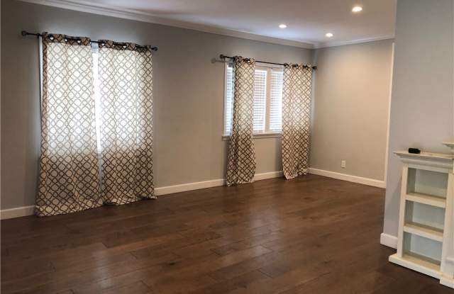 545 N Beachwood Drive Gallery 4