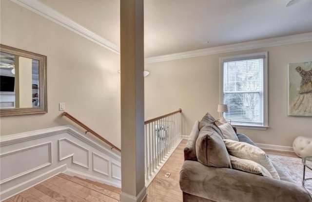 1929 Cobblestone Circle Gallery 2