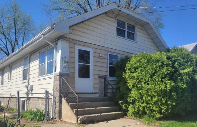 Spacious and Ready 3-4 Bedroom 1.5 Bath Gallery 1