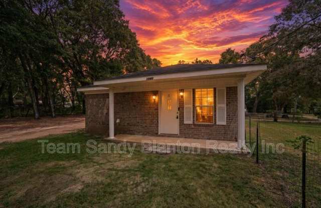 2040 East Roberts Road Gallery 1