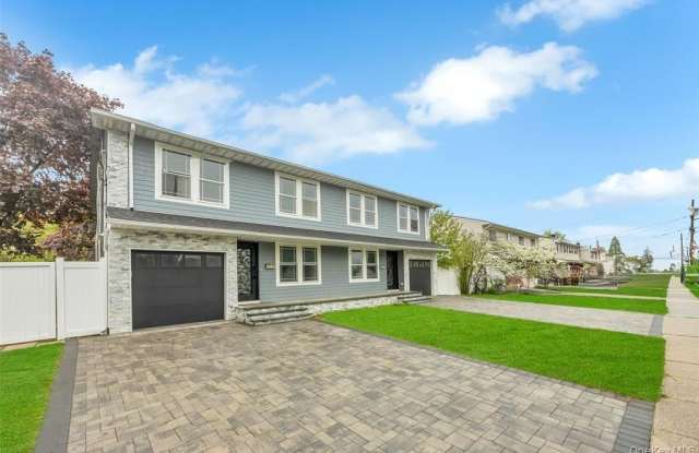 823 N Jefferson Avenue - 823 North Jefferson Avenue, North Lindenhurst, NY 11757