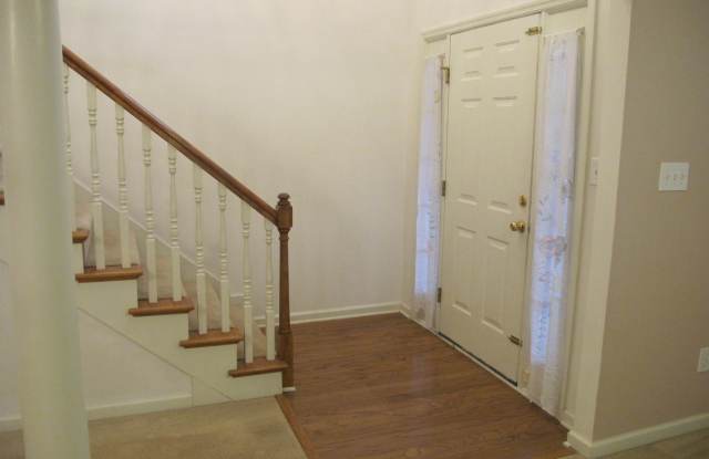 Spacious home Corner Lot, Walk to Stallings Island School Gallery 4