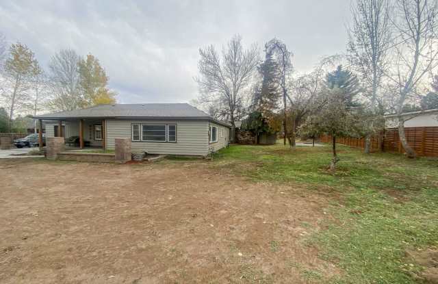 3 Bed/1 Bath Single Level Home in SE Bend - Ferguson Road Gallery 3