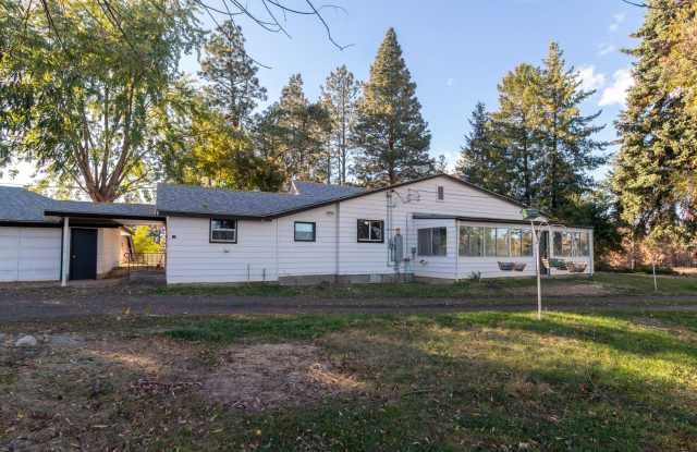 Quaint Farmhouse near Silverlake! photos photos