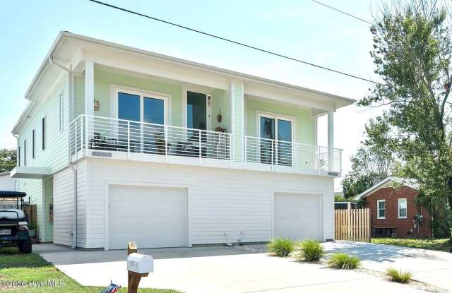Charming 3BR Townhouse in Carolina Beach walking distance from the beach photos photos