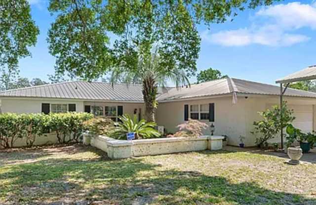 3 Bedroom/2 Bath Lakefront Home Gallery 3