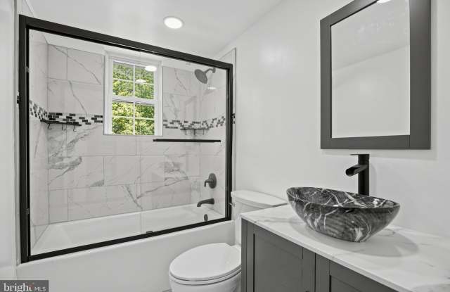 6370 RAYMOND AUGUSTUS Place Gallery 4