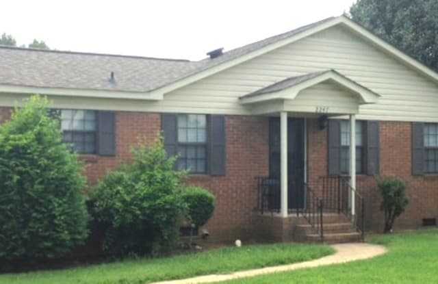 2247 Thornfield Rd - 2247 Thornfield Rd, Charlotte, NC 28217