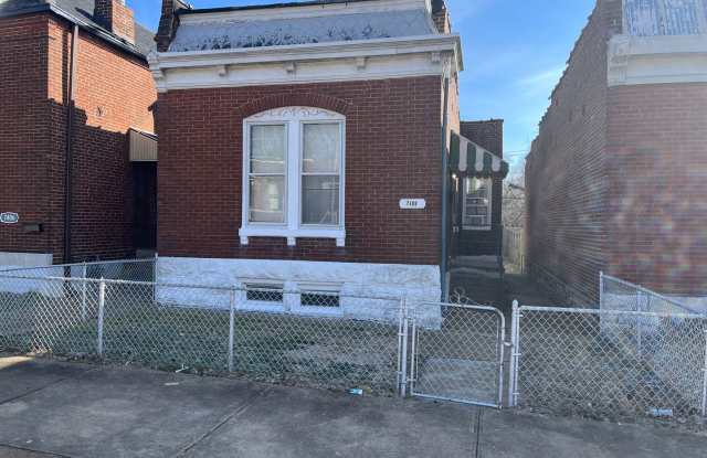 Nice 1 Bedroom Bungalow in South City - 7408 Minnesota Avenue, St. Louis, MO 63111