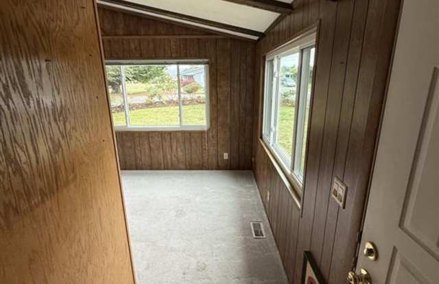 Large 2 Bedroom, 2 Bathroom House Gallery 4