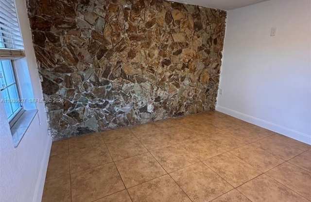 6131 SW 39th St photos photos