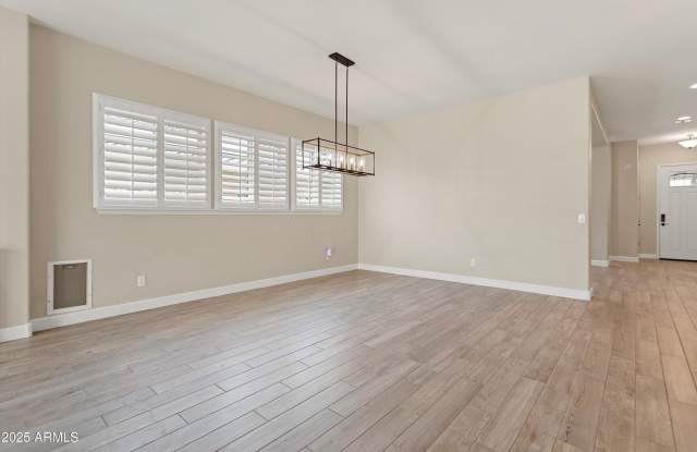 21248 W HILLCREST Boulevard Gallery 3