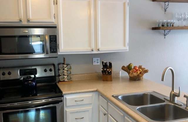 725 Silverberry Court Gallery 3