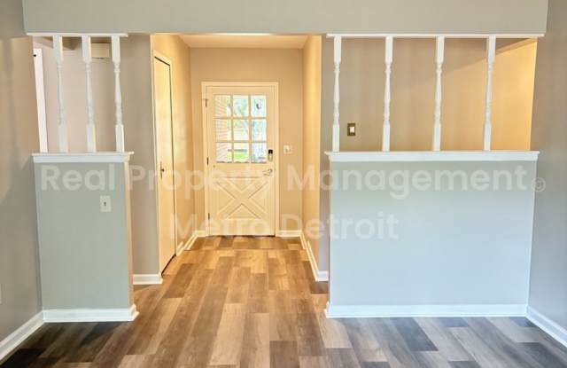 FALL SPECIAL 50% OFF THE SECOND FULL MONTHS RENT: 3-Bedroom Single-Family Home in Troy, Michigan Gallery 3