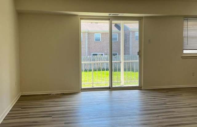 COME SEE THIS UPDATED GWYNEDD CLUB 1BR CONDO AVAIL. IMMEDIATELY! photos photos