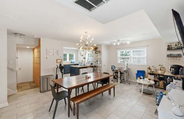 Beautifully Updated Split-Level Home Near Wheaton Metro! Gallery 4