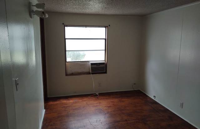 5600 IH 35 Gallery 4