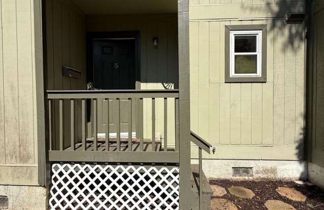 Townhome with Garage Near the Parkway photos photos