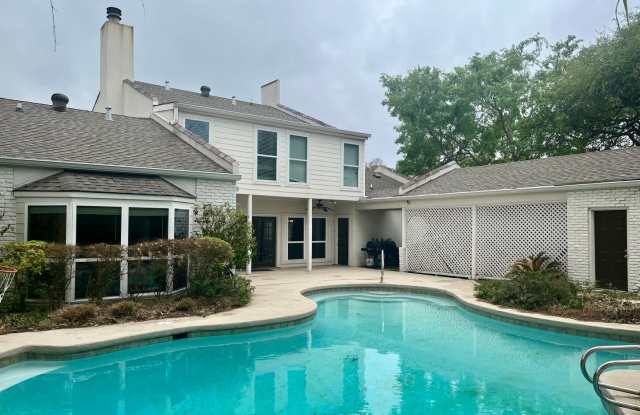 Beautifully renovated 4 bedroom home in Tara with pool! photos photos