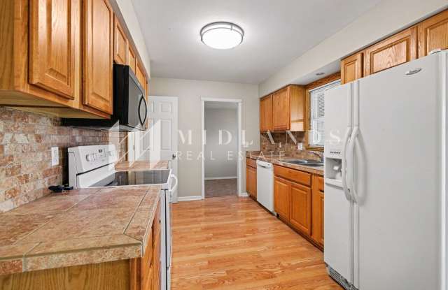 Charming Updated Ranch Gallery 4