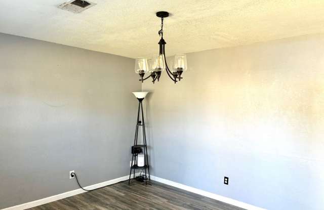 Charming Single Family Ranch for Rent! Gallery 3
